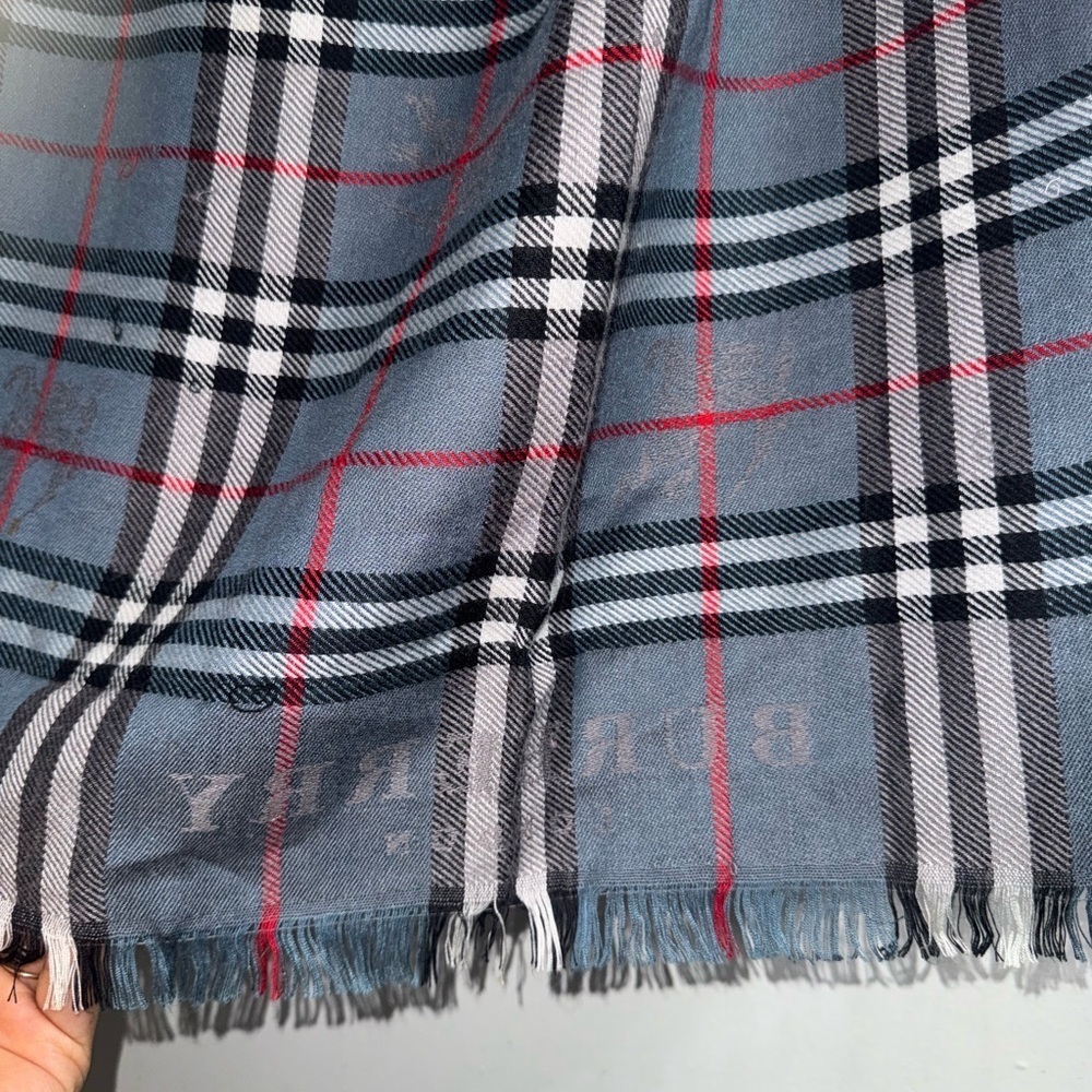 Burberry scarf 🧣 74x27 - Picture 5 of 6